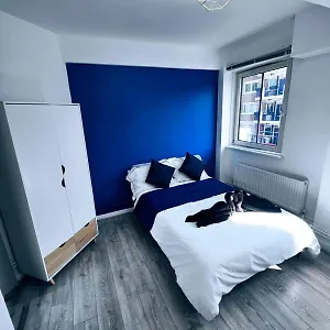 bright-1-bed-flat-near-london-bridge.brighton-hotels-england.com/